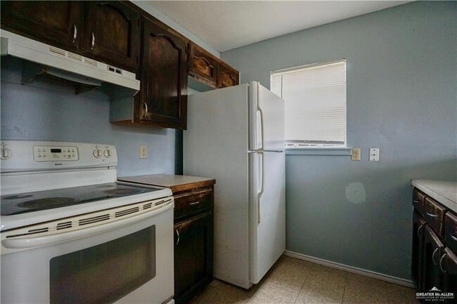 Building Photo - 104 Carlotta St