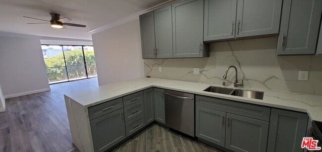 Building Photo - 827 2nd St