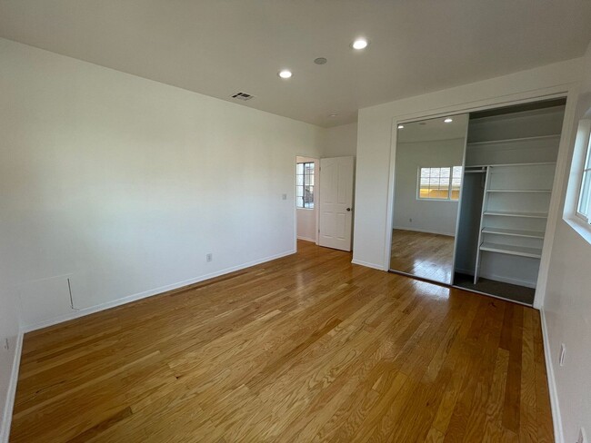 Foto del edificio - 1719 WELLESLEY AVENUE