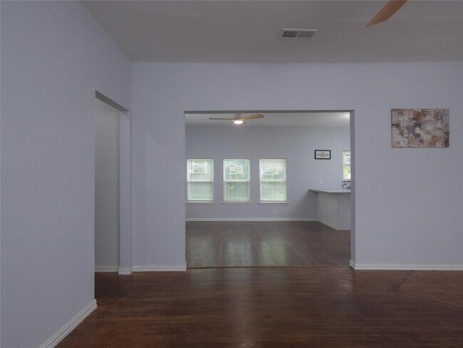 Foto del edificio - 2703 Areba St