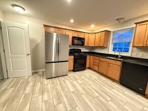 Building Photo - 1138-1140 Boston Rd