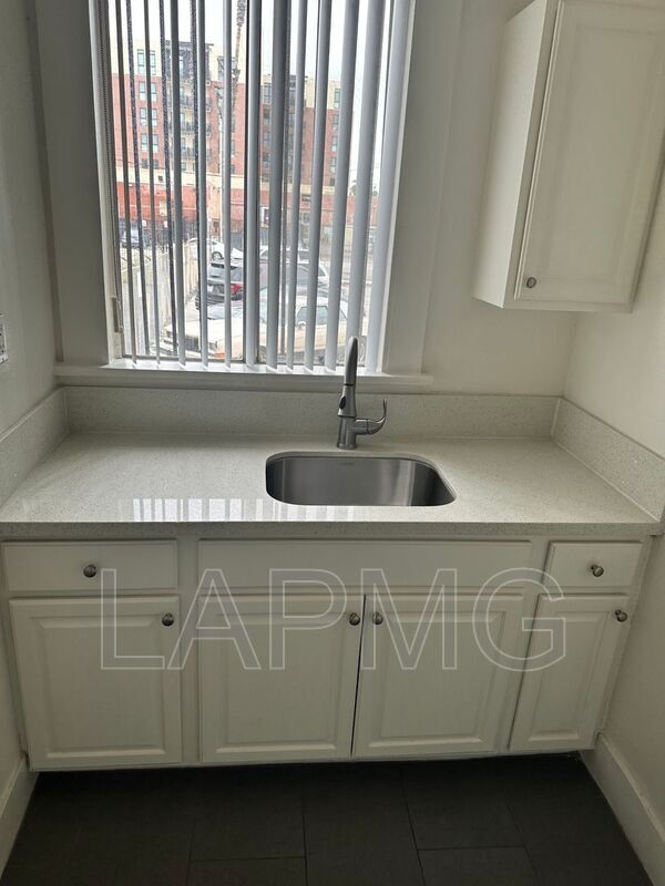 Foto principal - 2913 S. Flower Street