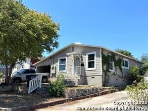 Building Photo - 131 Los Arboles