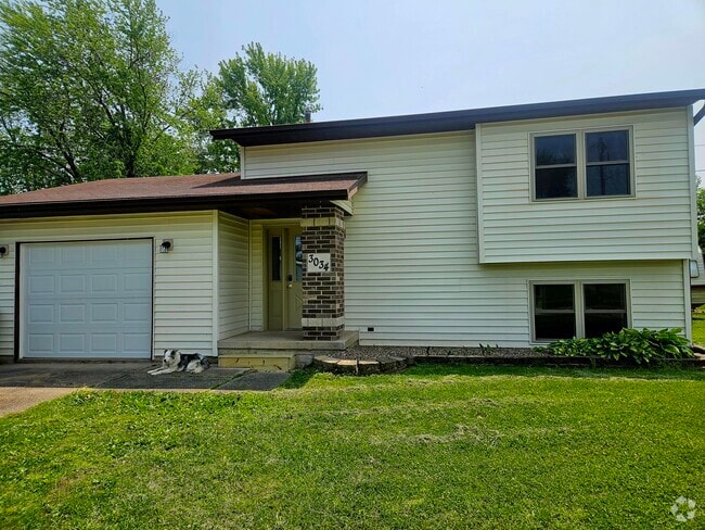 Building Photo - 3034 Avenue E