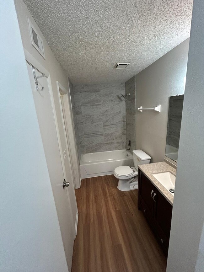 Baño - 1600 Big Tree Rd