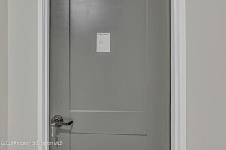 Building Photo - 215 Hickory St