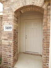 Building Photo - 5109 Glen Eden Dr