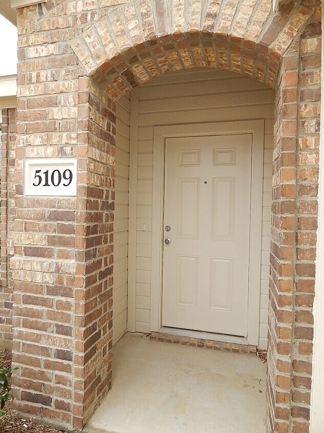 Foto principal - ***Pre-Marketing*** Stylish 4-Bedroom Home...