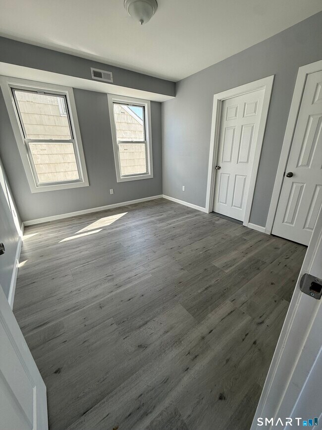 Building Photo - 1637 South Ave