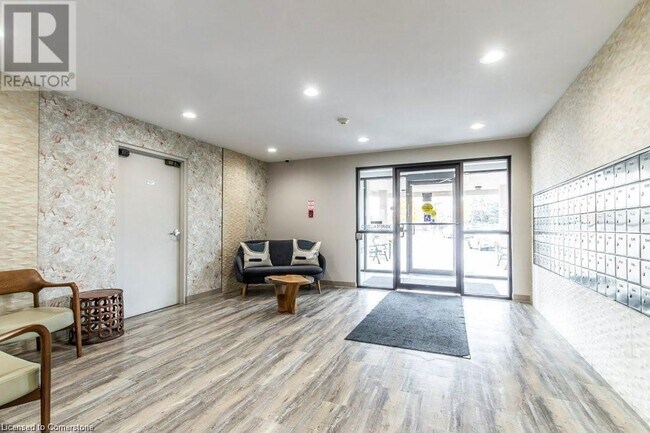 Photo du bâtiment - 200 Jamieson Pkwy