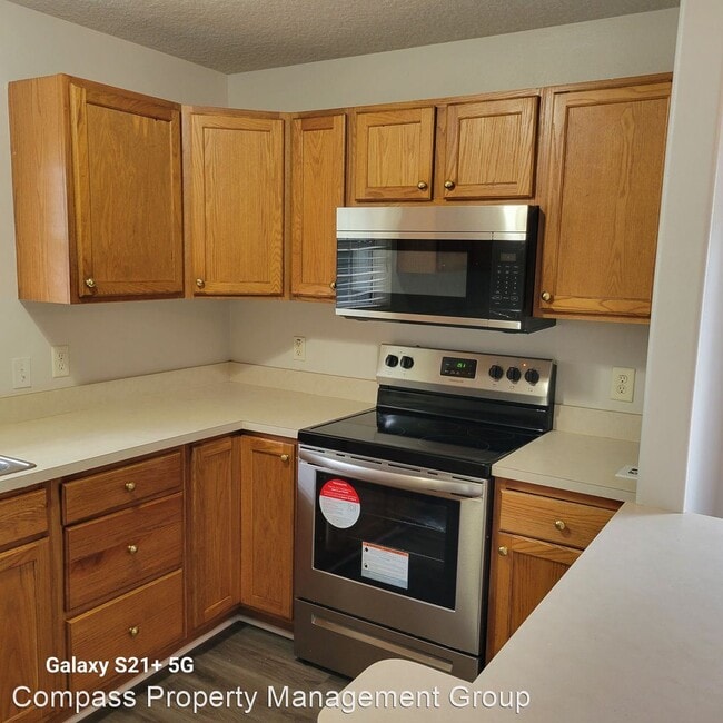 Building Photo - 3 br, 2 bath House - 11-A Squire Ct.