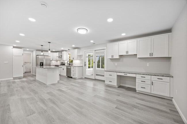 Building Photo - 38 Longvue Dr