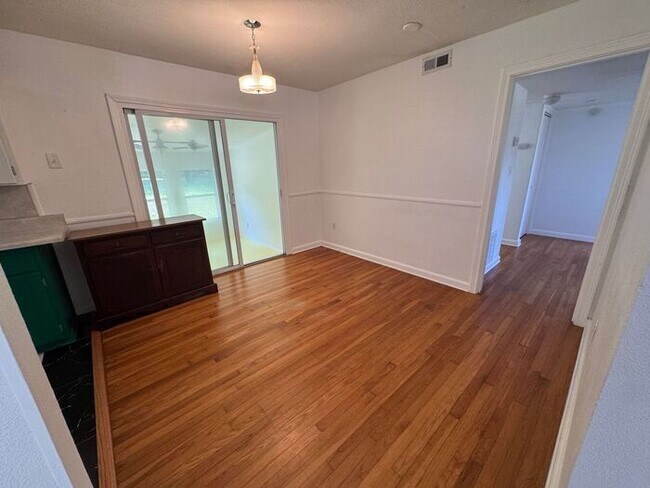 Foto del edificio - Pensacola - 2 bedroom, 2 bathroom w/ sunro...