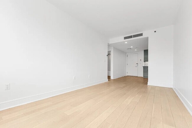 Building Photo - 531 W 159th St