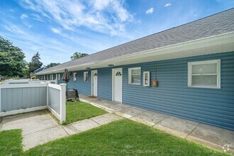 Building Photo - 16 Bellport St