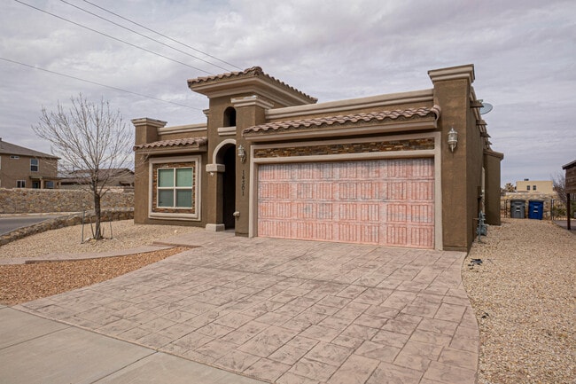 Building Photo - 14301 High Rock Dr