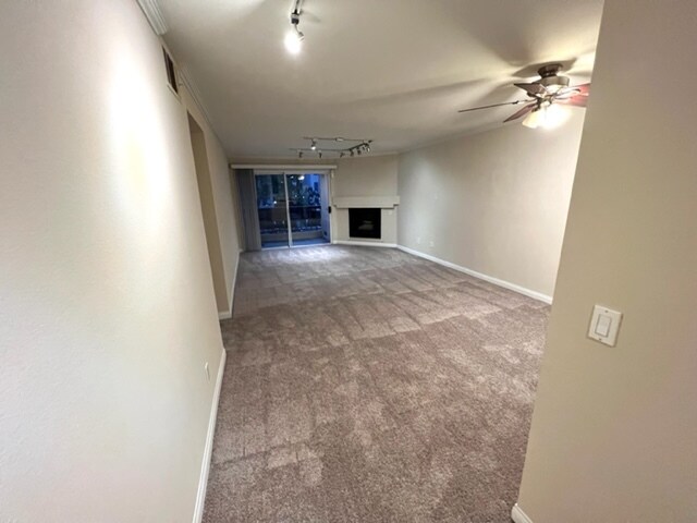 Building Photo - 5550 Owensmouth Ave