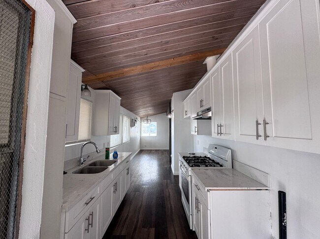 Foto del edificio - 4419 W Rosecrans Ave