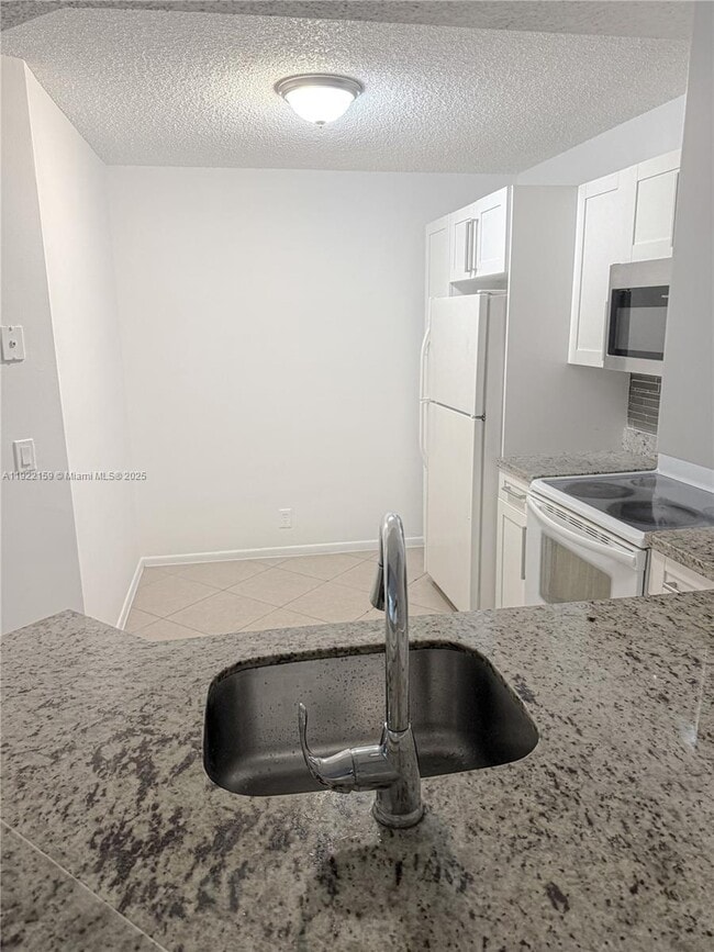 Foto del edificio - 8851 Wiles Rd