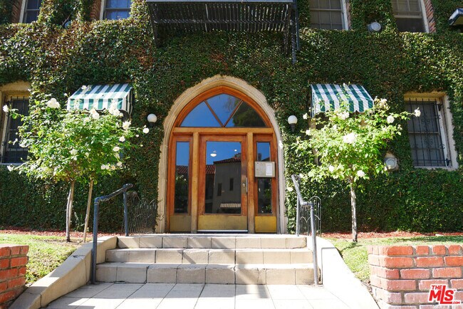 Foto del edificio - 611 Cloverdale Ave