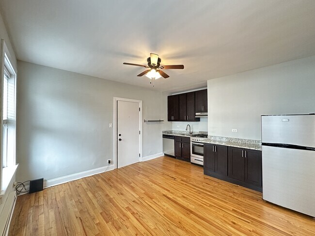 Building Photo - 625 W Patterson Ave