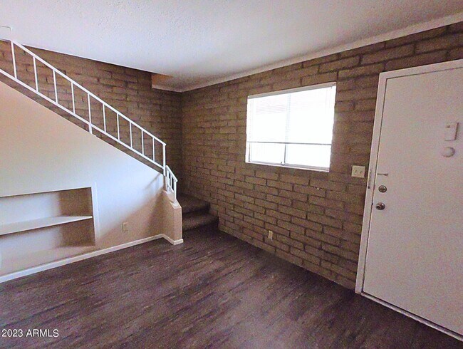 Foto del edificio - 905 S Ash Ave