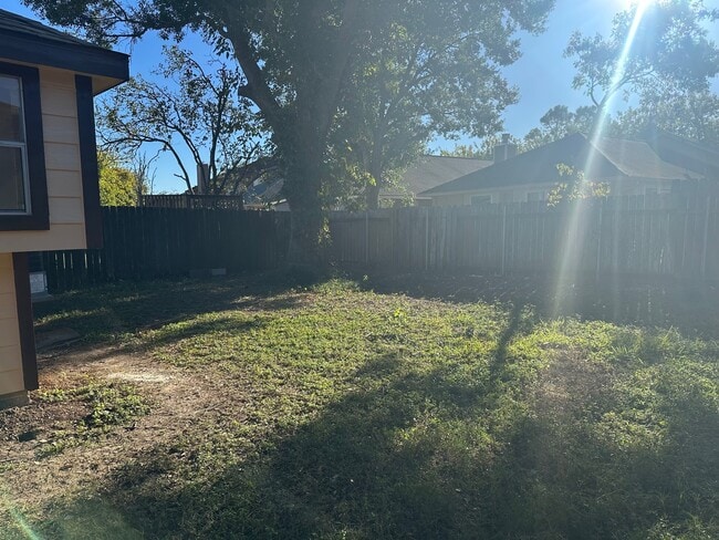 Building Photo - 147 Cotton Dr