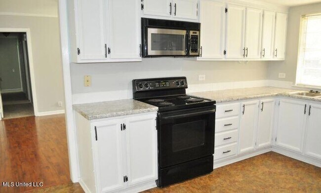 Foto del edificio - 31 Pebble Hill Dr