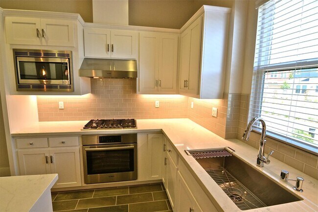 Building Photo - 229 Athena Ct