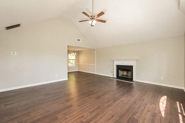 Building Photo - 4100 Clarks Tr