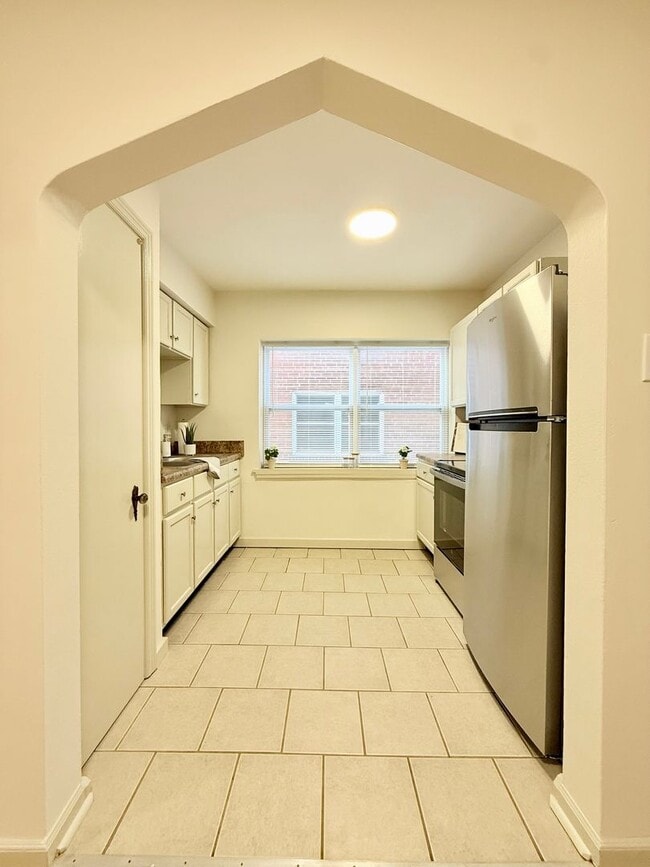 Building Photo - 5524 Chippewa St