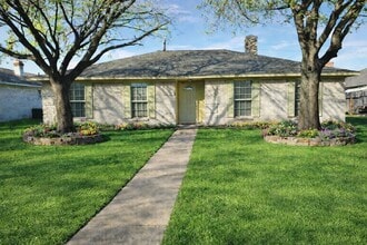 Building Photo - 12322 South Dr