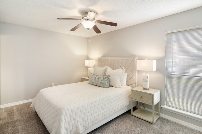 Building Photo - The Pointe Apartment Homes