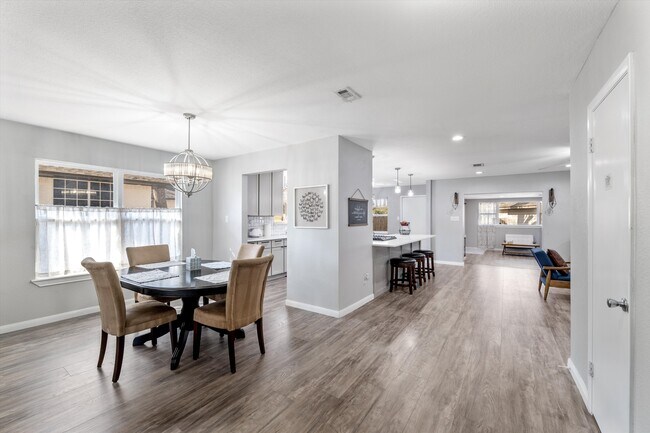 Foto del edificio - 2753 Larkspur Ln