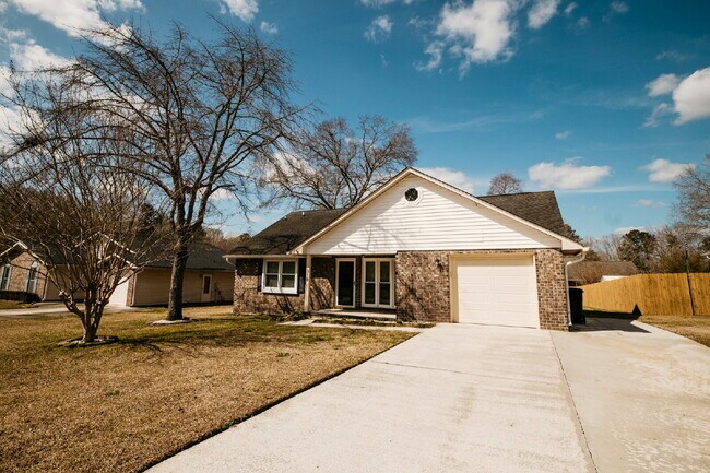 Foto del edificio - Move-In Ready! 3-Bed Home with Spacious Backyard