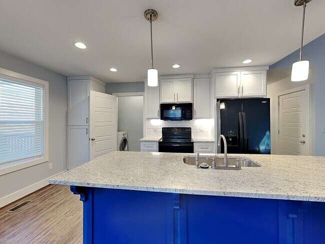 Building Photo - 5465 Red Valley Rd