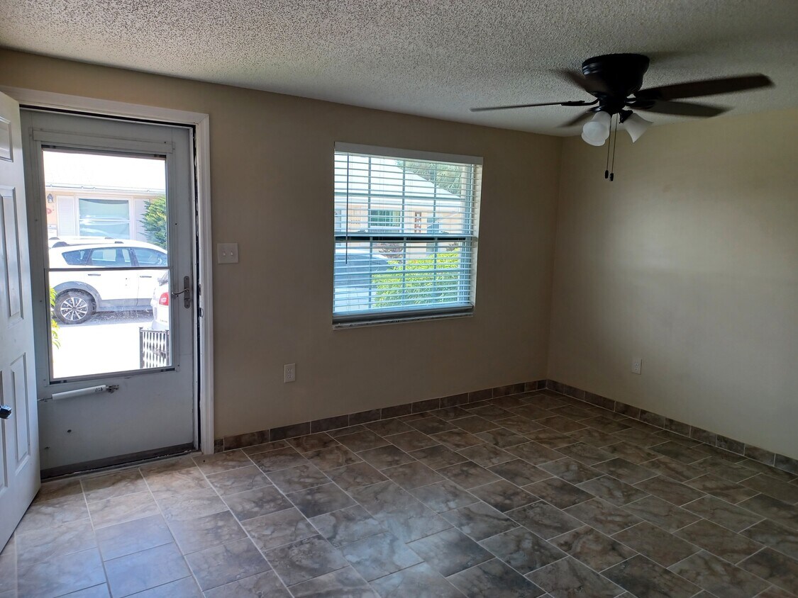 Foto principal - 4915 Filner St