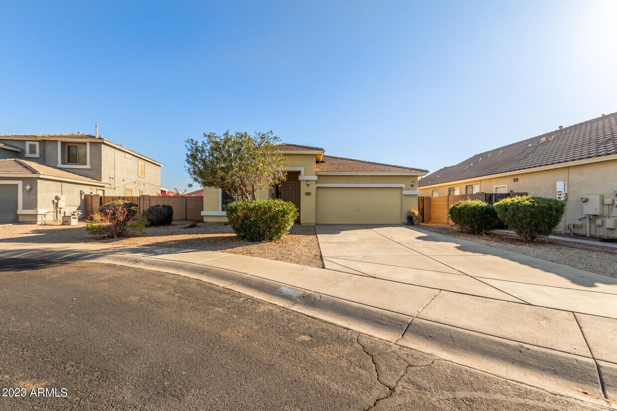 Primary Photo - 3235 N 126th Ave
