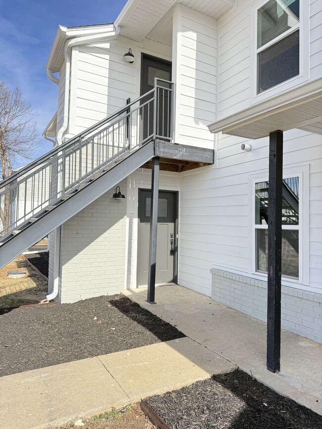 Building Photo - 1120 W Cato Springs Rd