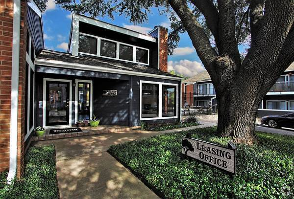 Building Photo - Tramor at the Oaks Apartments