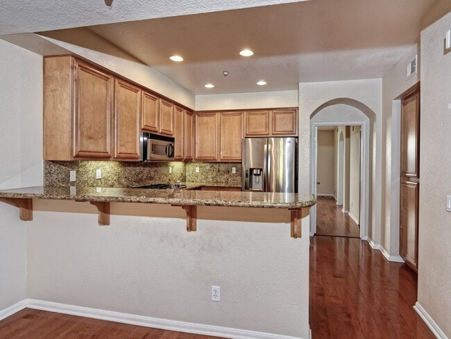Building Photo - Wonderful Townhome In The Heart Of Mission...