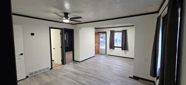 Building Photo - 221 Elm St