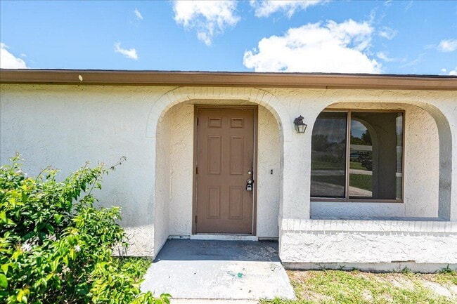 Foto del edificio - 849 SW Belmont Cir
