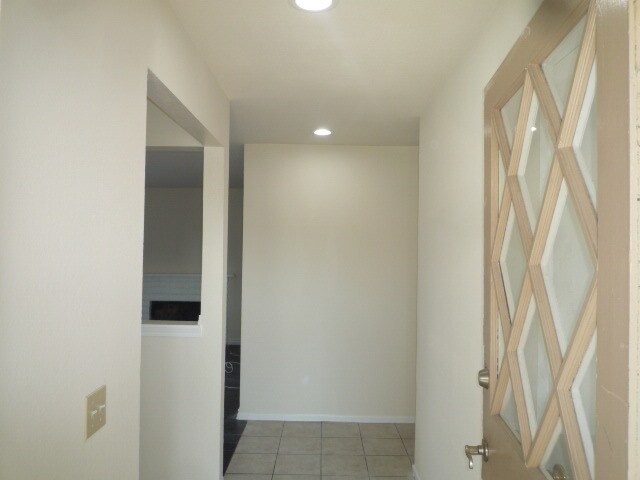 Building Photo - 3807 E Silverleaf Ave