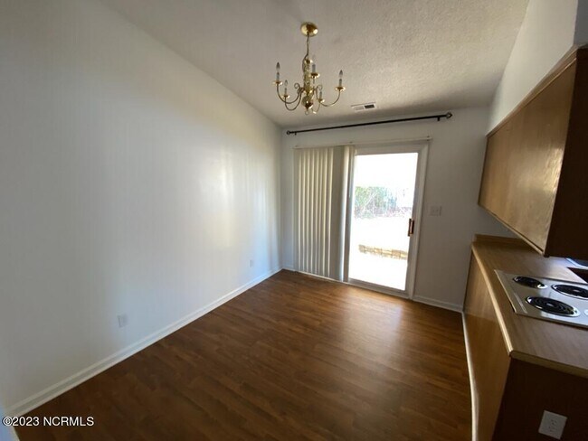 Building Photo - 300 Sedgefield Ct