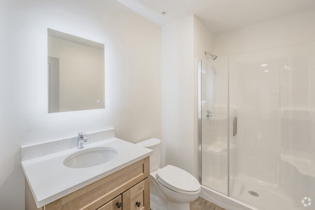1BR, 1BA - 650SF - Bathroom - 747 Pontiac Ave