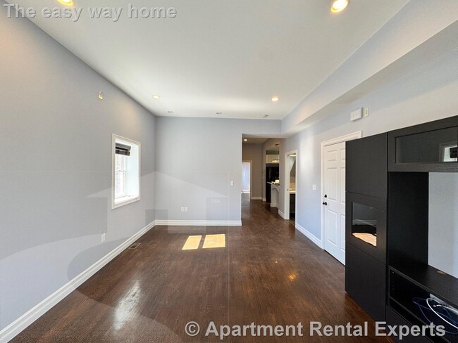 Photo - 8 Cross St E Apartment