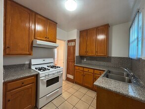 Building Photo - Glenoaks, 625-633 1/2