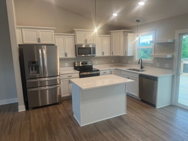 Building Photo - Great single family home!