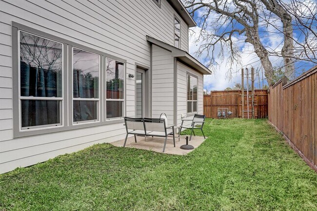 Building Photo - 4849 Benning Dr